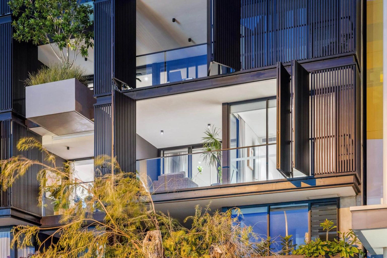 WEB 205 5 Davies Road Claremont 35